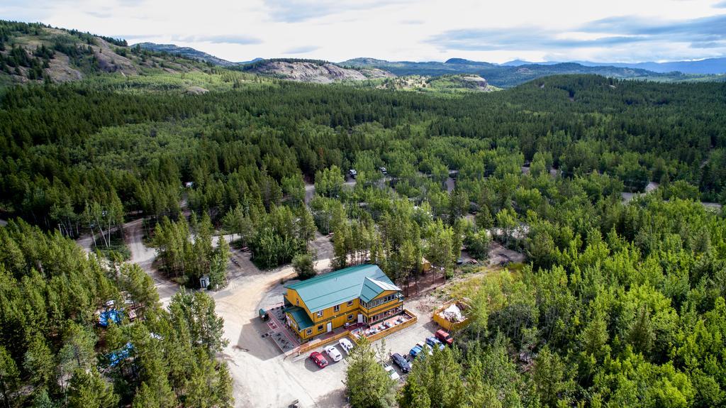 Hot Springs Campground & Hostel Upper Laberge Exterior foto