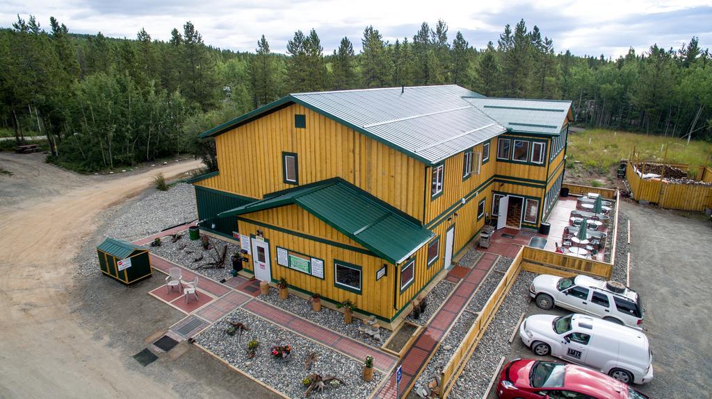 Hot Springs Campground & Hostel Upper Laberge Exterior foto